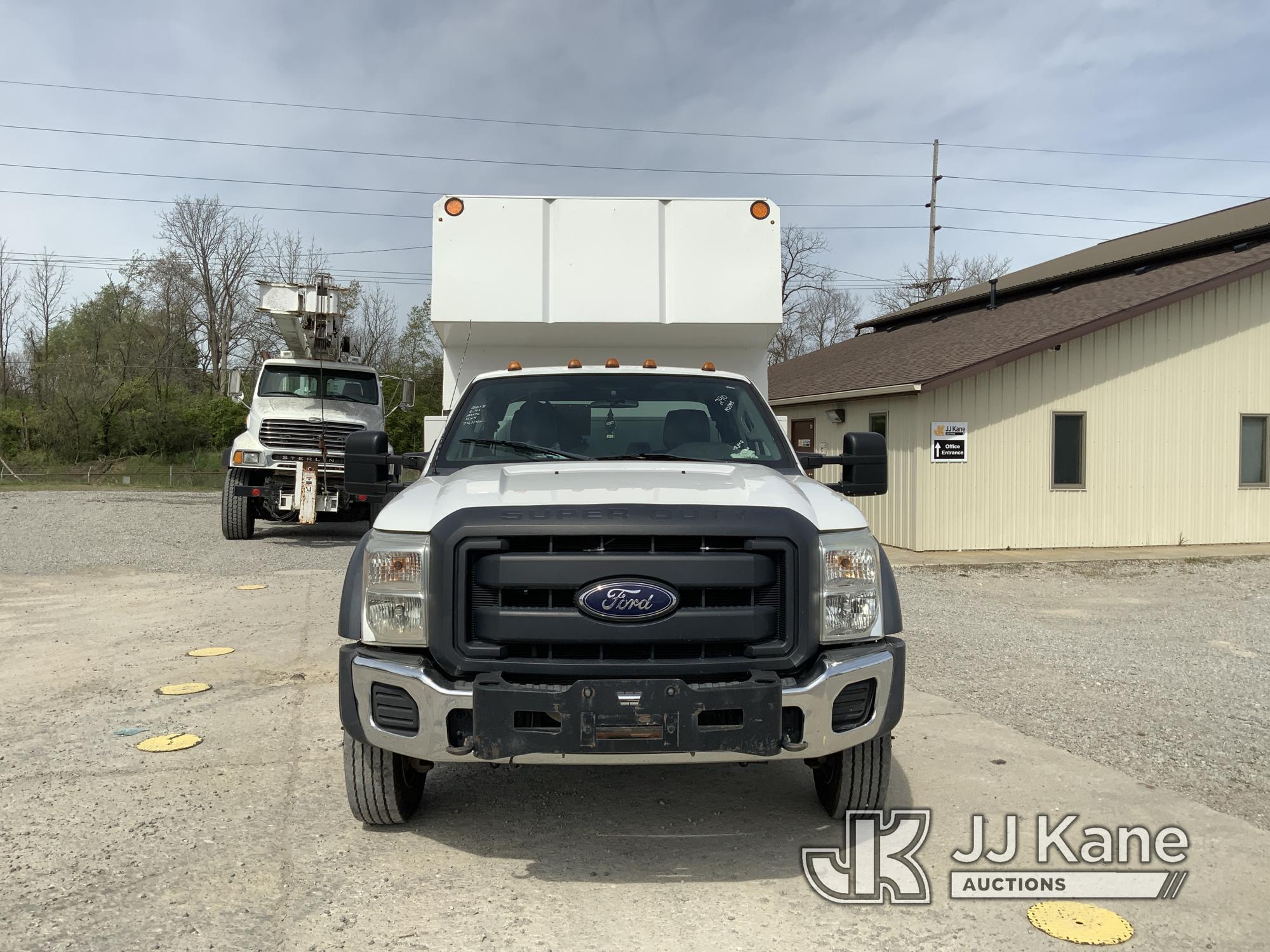 (Fort Wayne, IN) 2015 Ford F550 4x4 Extended-Cab Chipper Dump Truck Runs, Moves & Operates) (Check E