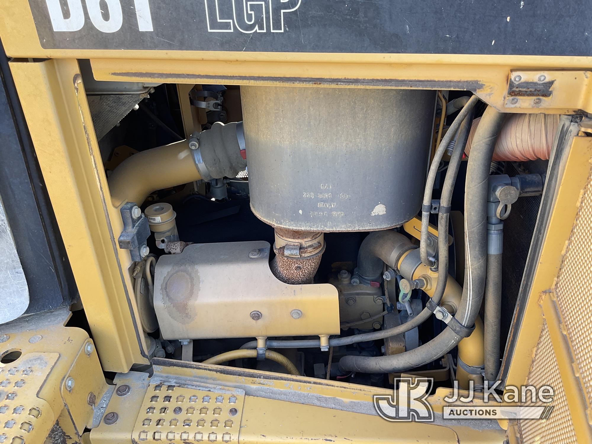(Jurupa Valley, CA) 2008 Caterpillar D6T DOZER Engine Runs, Transmission Needs Repairs