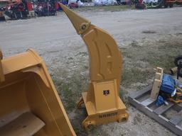 5-01124 (Equip.-Implement misc.)  Seller:Private/Dealer GIYI EXCAVATOR RIPPER TO