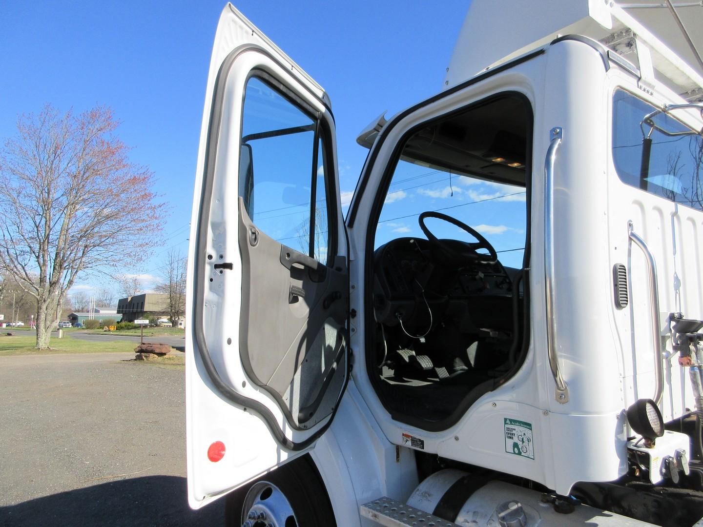 2011 Freightliner M2 S/A Tractor