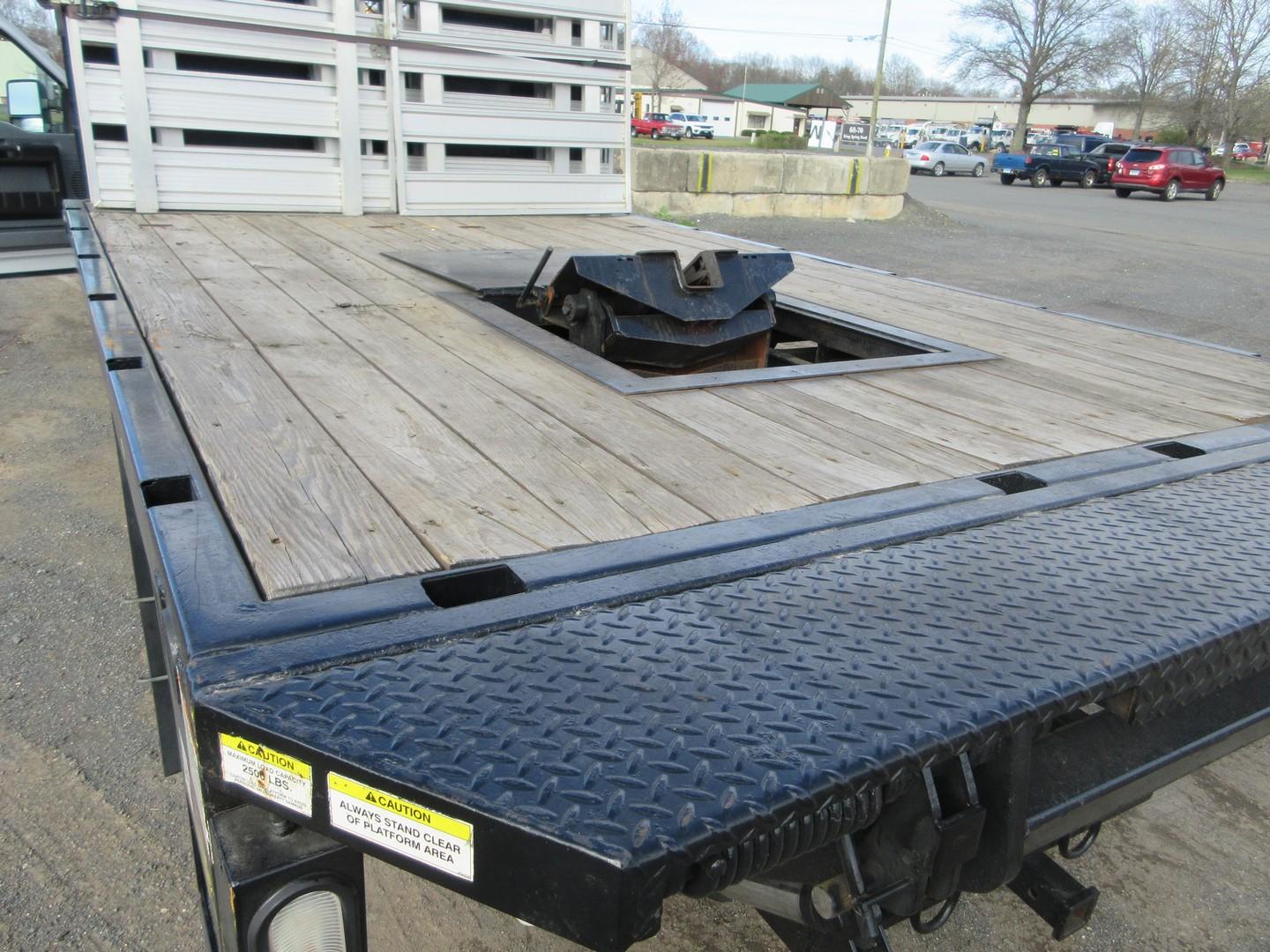 2013 Ford F-550 XL S/A Flatbed Truck