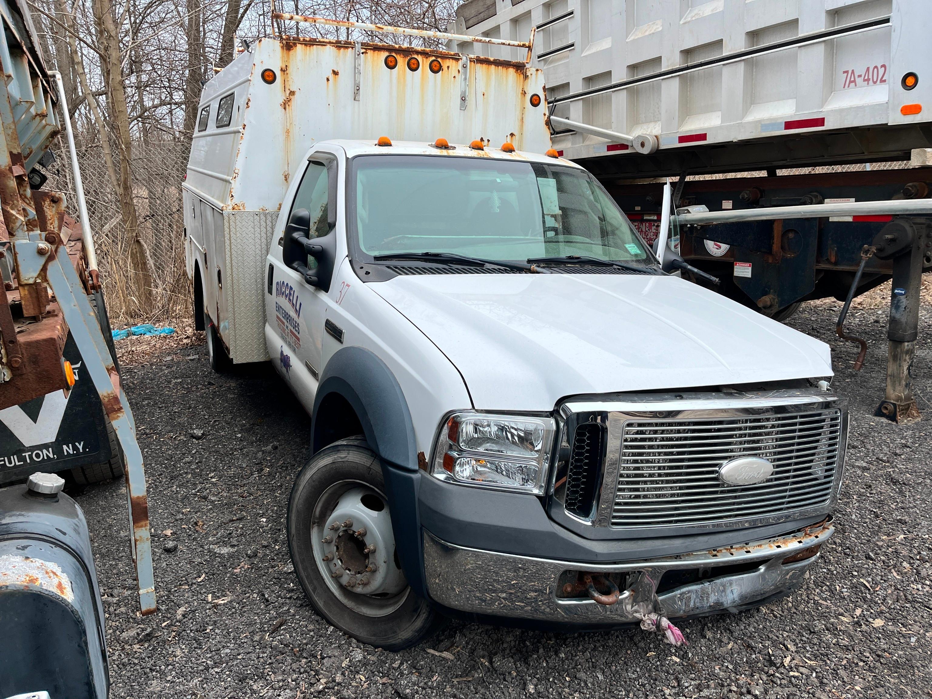 2007 FORD F550 SERVICE TRUCK VN:1FDAF56PX7EA89301 powered by 6.0 diesel engine, equipped with
