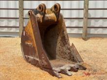 32" EXCAVATOR TOOTH BUCKET W/ BOLT ON SIDE CUTTERS