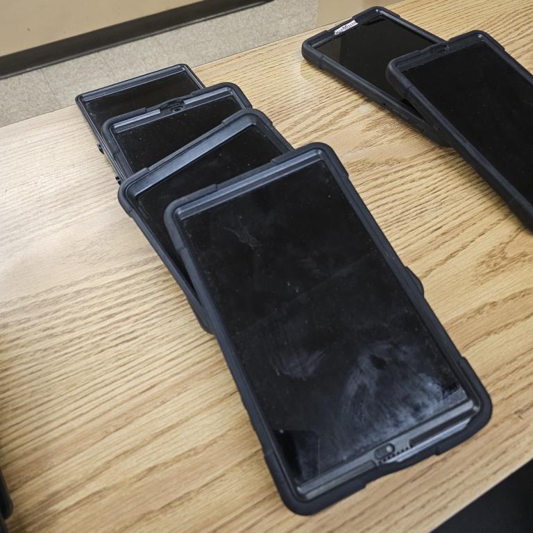 (4) Samsung Galaxy A7 Tables