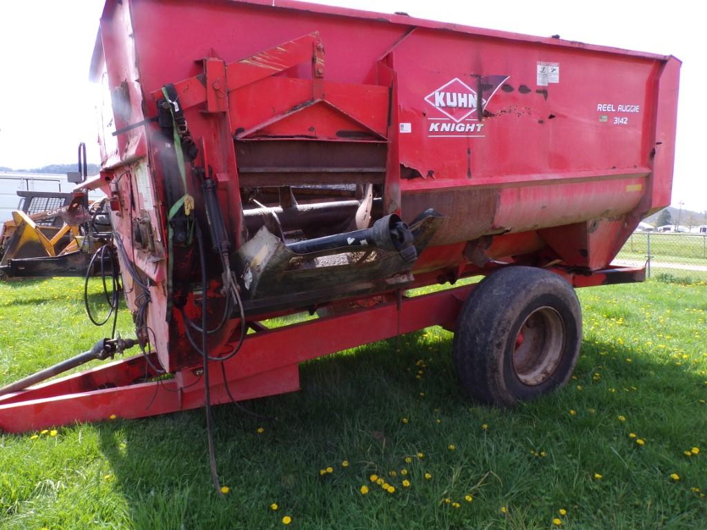 Knight 3142 Mixer Wagon, Orange, Tub Has Been Welded, Rough Shape, No Scale