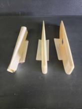 (LOT) AFTER MARKET C-172 STABILIZER TIP COVERS (1 IS CRACKED)