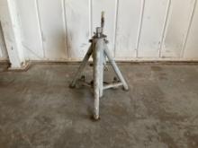 A&P EQUIPMENT 28" AIRCRAFT JACK 01-489-28 (WORKS PROPERLY)