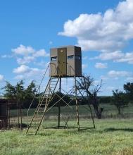 Boss Game Systems Deer Stand 4X6X12 excellent condition NOTICE : THIS ITEM IS LOCATED OFFSITE... NEA