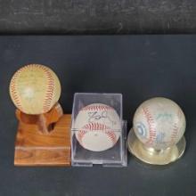Lot 3 baseballs signed by MLB players unknown