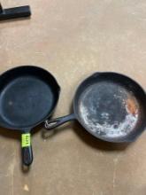 Set of 2 Vintage Cast Iron Frying Pans