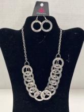 Paparazzi Silver Circle Necklace with Matching Earrings