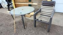 Round Outdoor Table W/ 4 Chairs - Needs To Be Picked Up 6/6