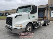 2015 VOLVO VNM TANDEM AXLE DAY CAB