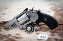 Smith and Wesson model 66-7, 357 caliber, 2 1/2 inch barrel, stainless, serial number DAL9552