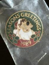 Disney Pin Gold Seasons Greetings & Has Goofy as Santa 1989 Still in Original Baggie