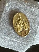 Walt Disney World 10 Year Cast Member Service Award Pin Cinderellas Castle Employee Exclusive