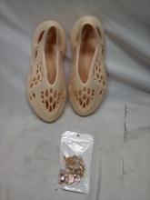 Women’s Slip on Shoes w/ Accesories. Size 8.5/9