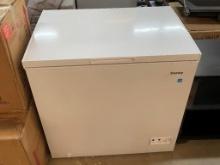 32-1/2 x 21-1/2 x 33 INCH DANBY DEEP FREEZER