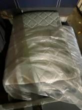 FULL SIZE MEMORY FOAM MATRESS WITH ZIP-OFF COVER