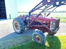 International Tractor 300 Utility, Odometer shows 3572 hrs, comes w/ Dirt Bucket, Manure Fork
