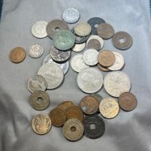 Approx one pound of asst. Foreign coins, and a few tokens