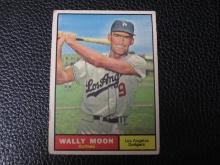 1961 TOPPS #325 WALLY MOON DODGERS