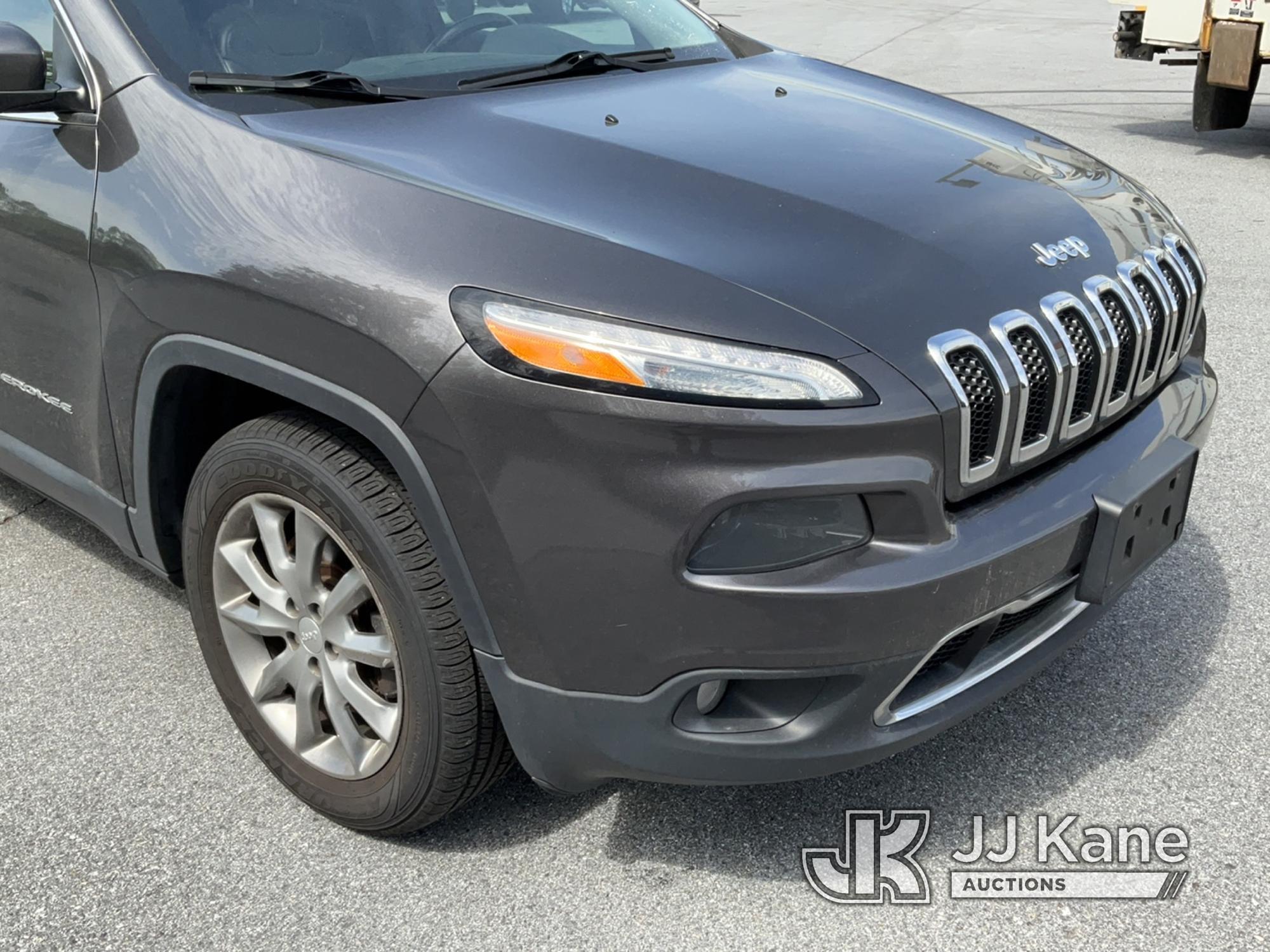 (Chester Springs, PA) 2018 Jeep Cherokee 4x4 4-Door Sport Utility Vehicle Runs & Moves) (Body Damage