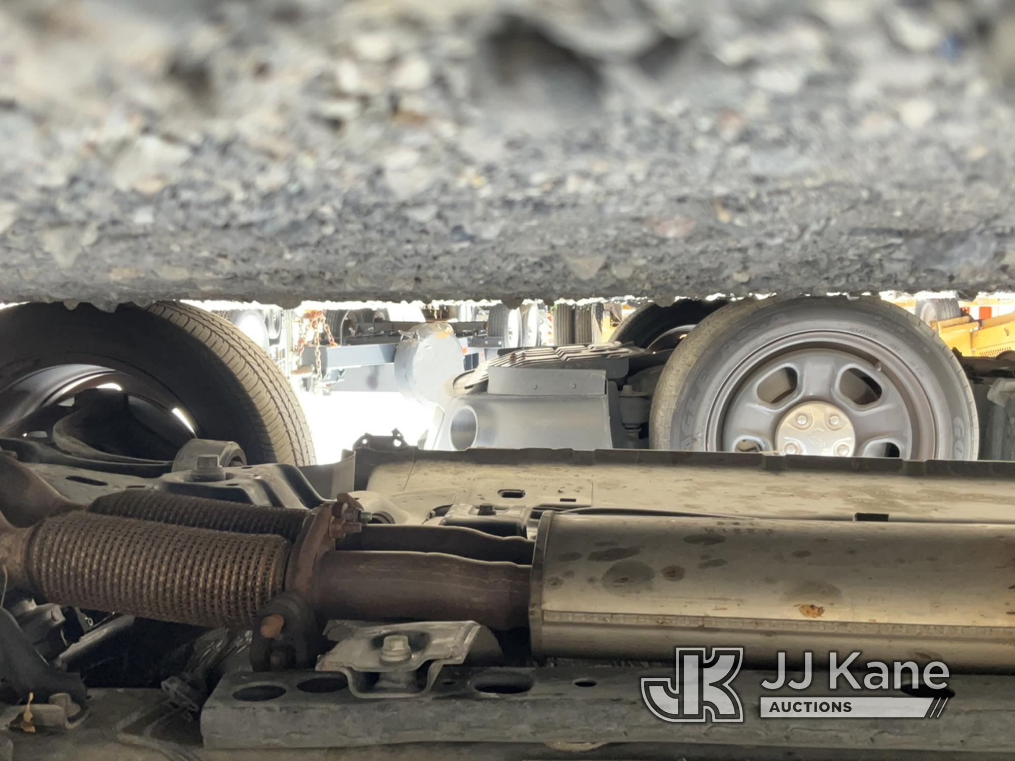(Jurupa Valley, CA) 2014 Ford Explorer 4-Door Sport Utility Vehicle Not Running , No Key , Stripped