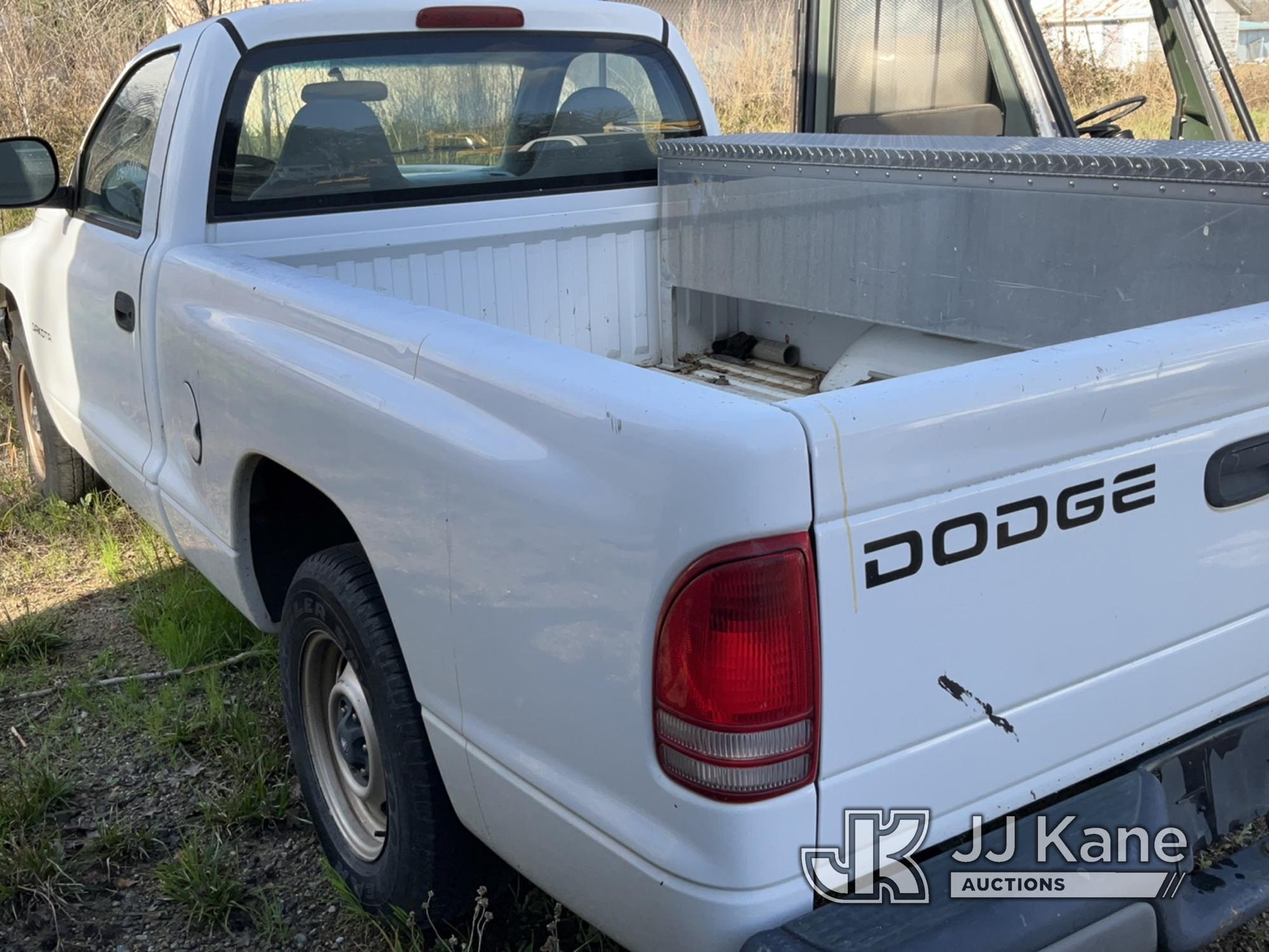 (Anderson, CA) 2000 Dodge Dakota Pickup Truck No Key) (Not Running,Condition Unknown.