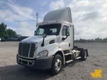 2013 Freightliner Cascadia CA125D S/A Truck Tractor Runs & Moves) (Check Engine Light On, Cracked Wi