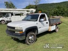 (Harriman, TN) 2002 Chevrolet Silverado 3500 4x4 Flatbed Truck Runs & Moves