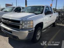 2011 Chevrolet Silverado 2500HD Extended-Cab Pickup Truck Runs & Moves) (Jump to Start, Cracked Wind