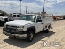 2005 Chevrolet Silverado 2500HD Enclosed Service Truck Runs & Moves) (Jump To Start, Cracked Windshi