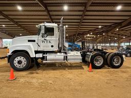 2007 Mack CHN613 Tandem Axle Daycab Truck