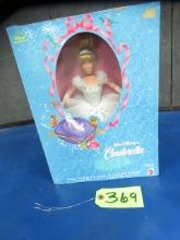 WALT DISNEY CINDERELLA DOLL