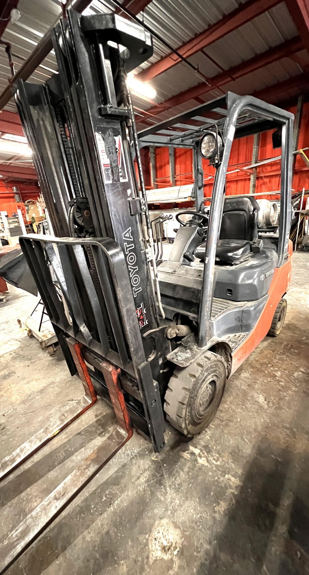 Toyota Forklift, Model: 8FGU18, 3 Stage,  3,500 Lb Capacity, Side Shift, 1475 Hours, 15 ft Reach