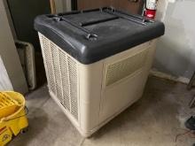 Evaporative air cooler on casters