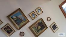 Lot of decorative prints and wall hangings
