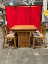 Vintage Expanding Tiger Oak Dinner Table w/ Carved Pedestal Base & 4 pcs Matching Chairs. See pics.