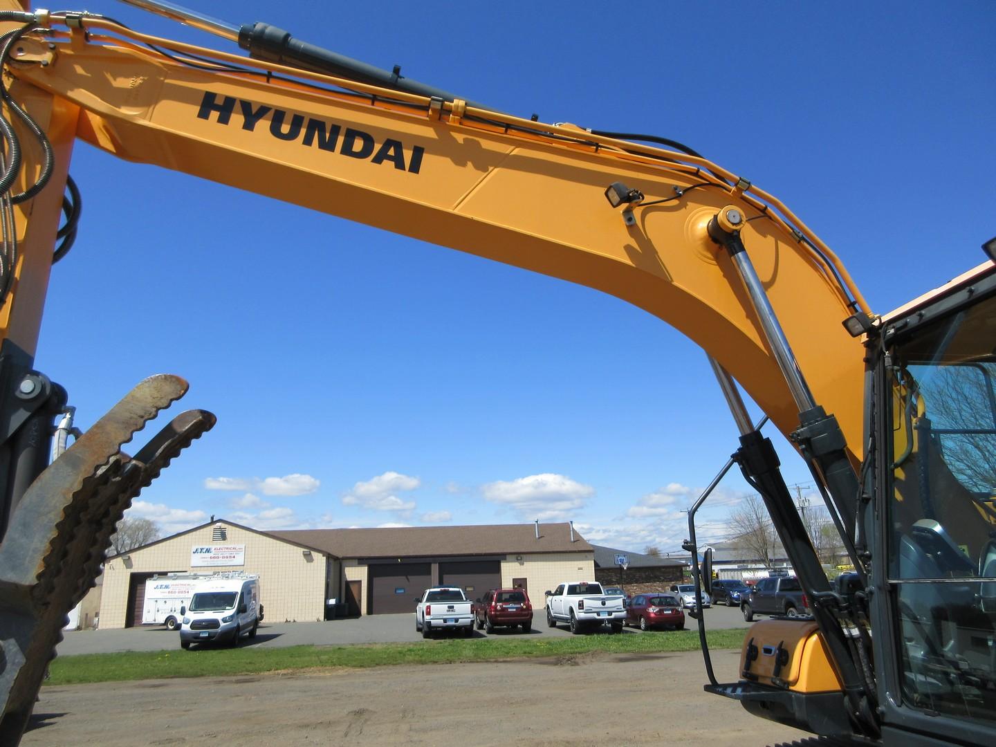 2016 Hyundai HX160L Hydraulic Excavator