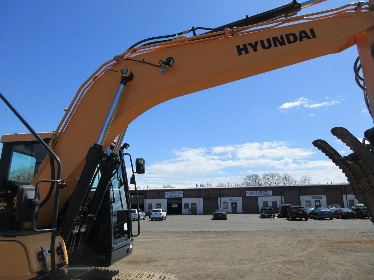 2016 Hyundai HX160L Hydraulic Excavator