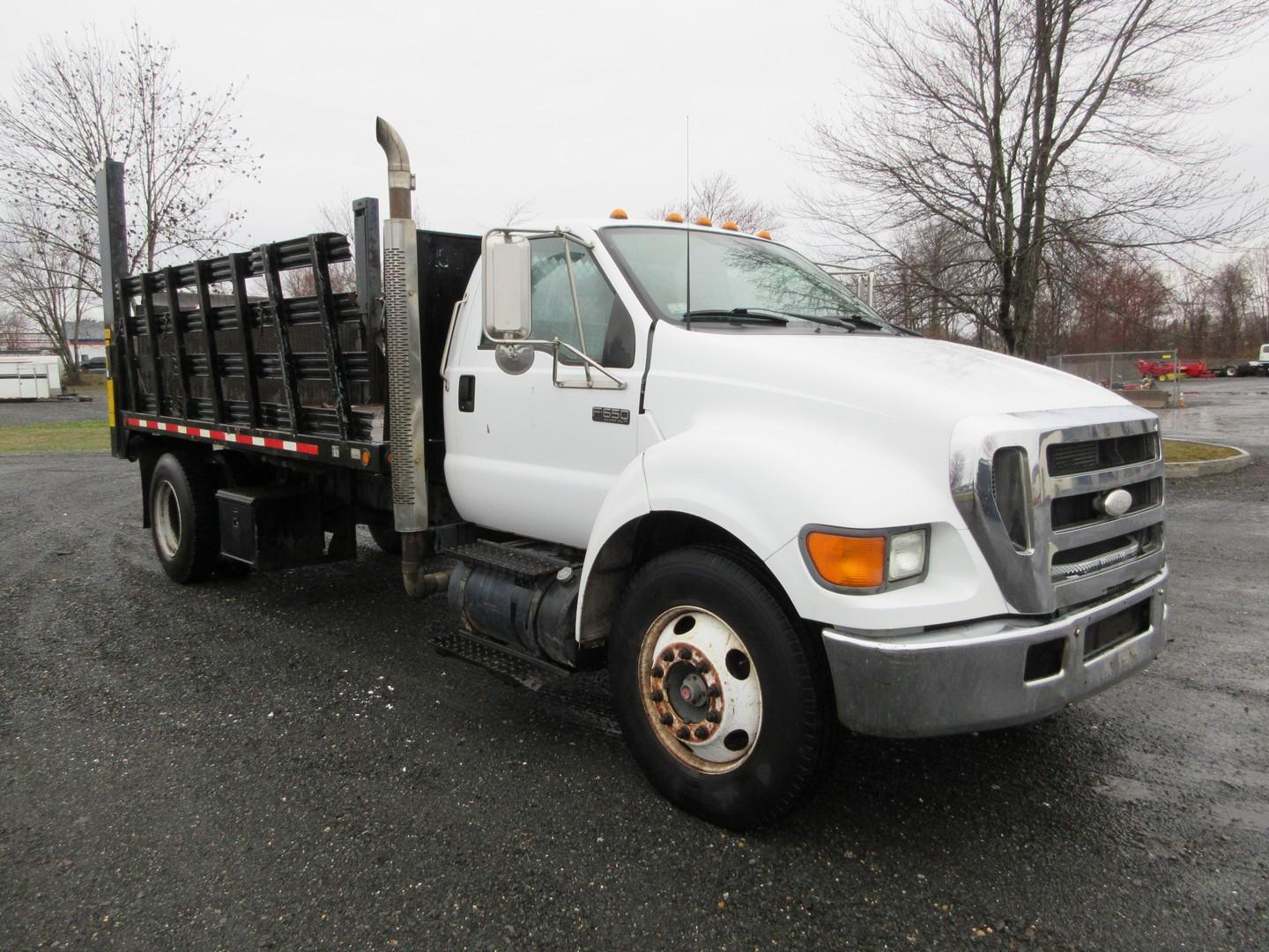 2005 Ford F-650 XL S/A Flatbed Truck