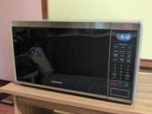 (KIT) SAMSUNG STAINLESS STEEL 1000 WATT 1.4 CU. FT. MICROWAVE. MODEL MS14K6000AS. COMES WITH