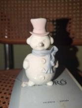 (DEN) LLADRO 1994 SNOWMAN #5841 BY JOAN CODERCH, MADE IN SPAIN, 4" HEIGHT, RETAIL PRICE $37, APPEARS
