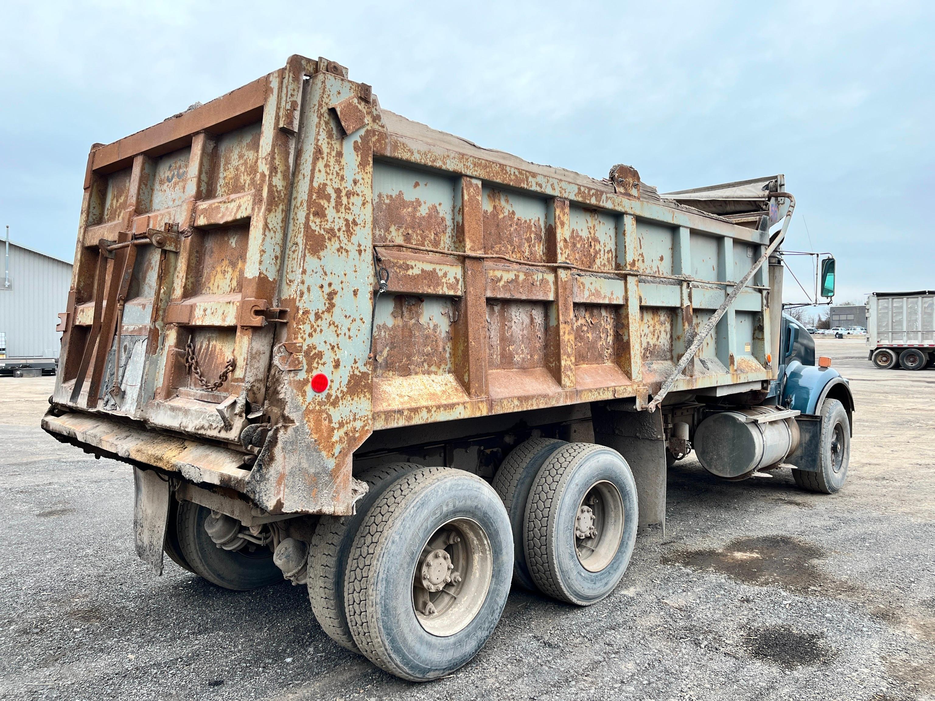 1995 KENWORTH T800 DUMP TRUCK VN:2NKDLE0X0SM682319 powered by Cat 3176 diesel engine, equipped with