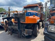 2001 INTERNATIONAL 5600I DUMP TRUCK VN:J064625 powered by Cummins ISM diesel engine, equipped with
