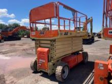 JLG M4069LE SCISSOR LIFT SN:200209319 electric powered, equipped with 40ft. Platform height, slide