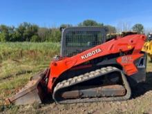 2018 KUBOTA SVL95 RUBBER TRACKED SKID STEER powered by Kubota diesel engine, equipped with rollcage,