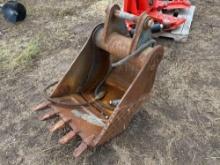 CLAM BUCKET TRACTOR LOADER BACKHOE ATTACHMENT