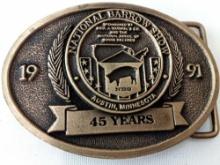 BELT BUCKLE NATIONAL BARROW SHOW AUSTIN MN 1991 LIMITED EDITION #81 OF 100 DIST BY HOWE ADV